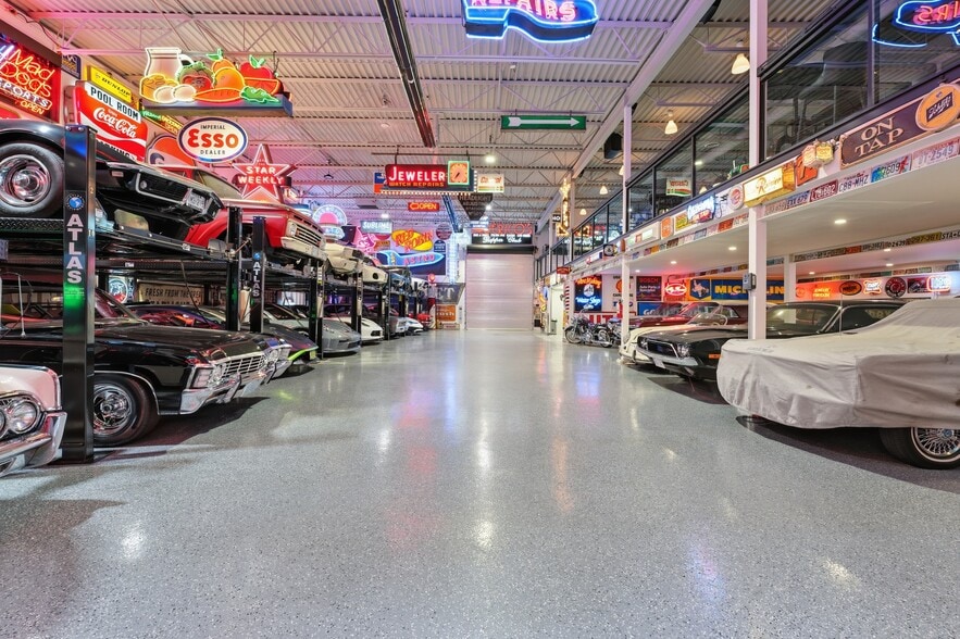 More Photos Of 935 Sherwood Ave, Coquitlam Warehouse For Sale