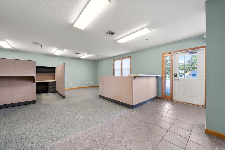 More Photos Of 4-6 Barlows Landing Rd, Pocasset Storefront Retail Office For Sale