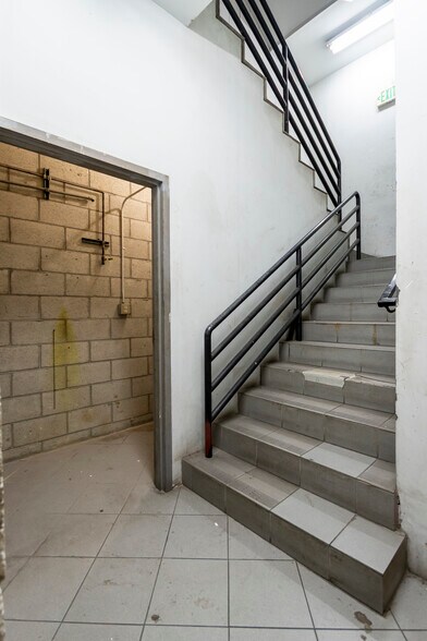 More Photos Of 425 N Varney St, Burbank Manufacturing For Lease