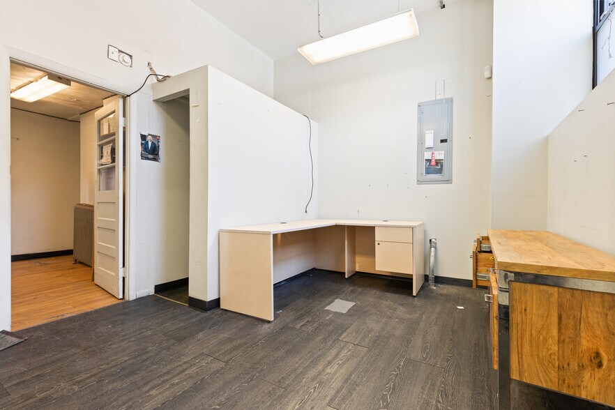 More Photos Of 10 W Sandford Blvd, Mount Vernon Manufacturing For Sale