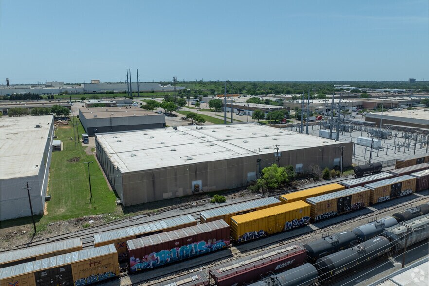 More Photos Of 2125-2127 Exchange Dr, Arlington Distribution For Lease