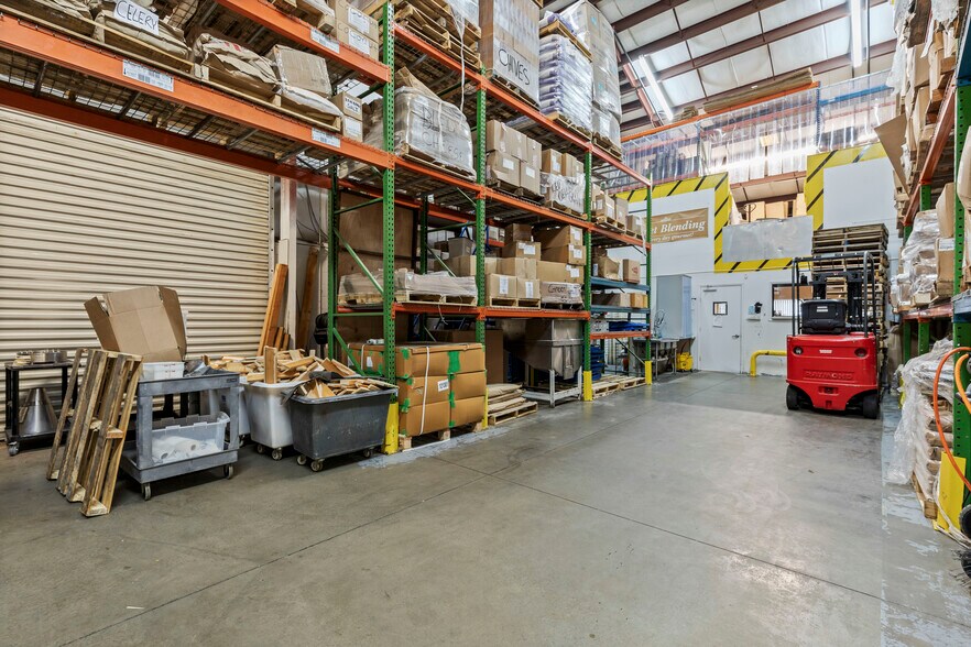 More Photos Of 3653 Regent Blvd, Jacksonville Warehouse For Sale