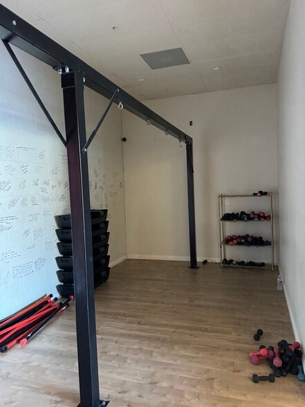 More Photos Of 23460 Cinema Dr, Valencia Unknown For Lease