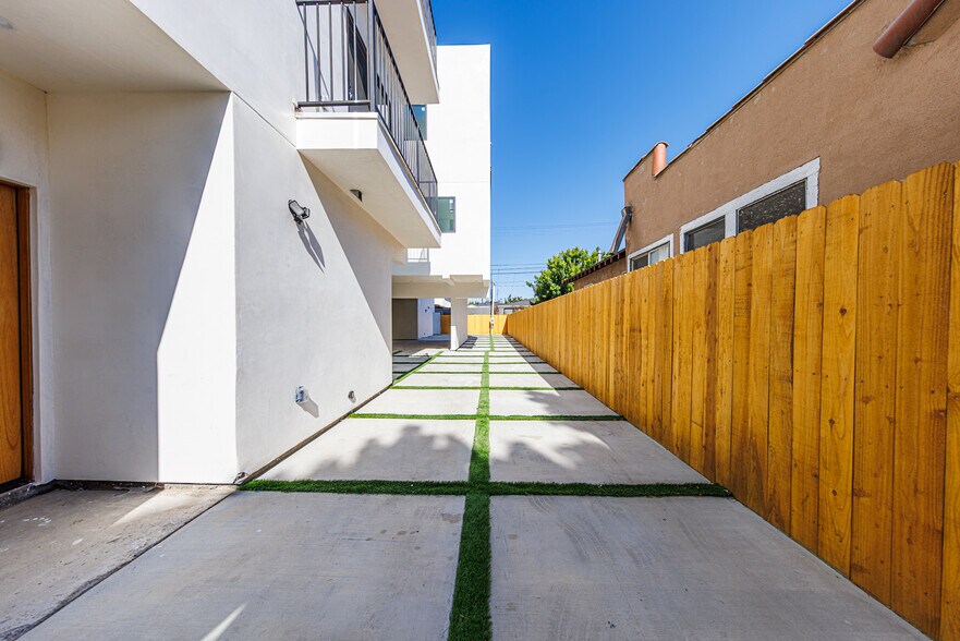 More Photos Of 2938 S Sycamore Ave, Los Angeles Apartments For Sale