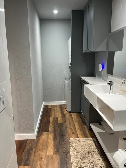 More Photos Of 18948 Tamiami Trl, Fort Myers Self Storage For Sale