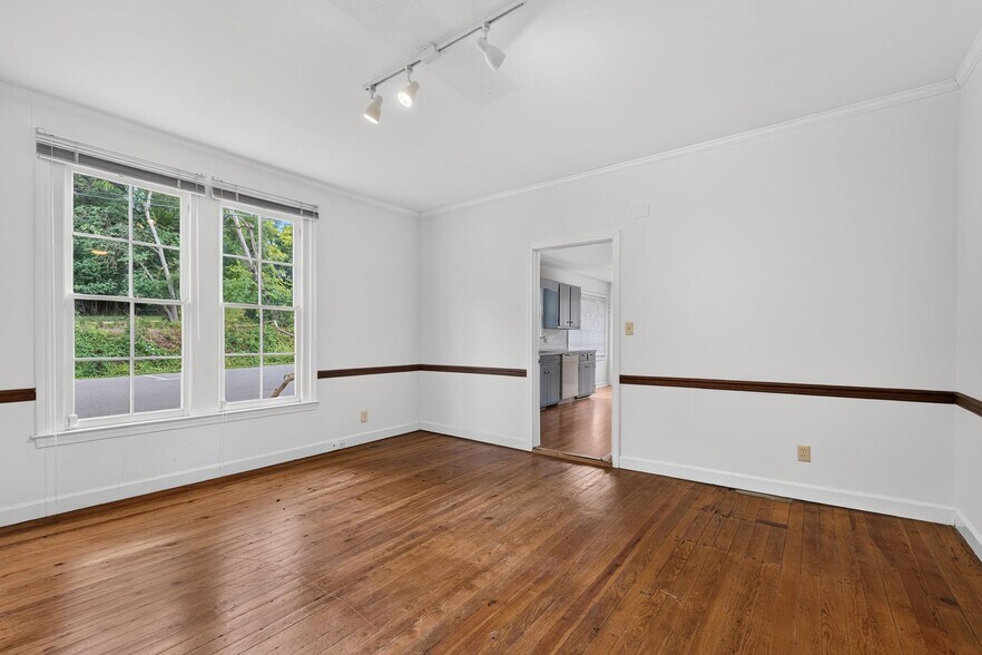 More Photos Of 117 E Salisbury St, Pittsboro Office For Sale