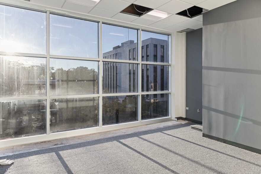 More Photos Of 1051 Franklin Ave, Garden City Office For Sale