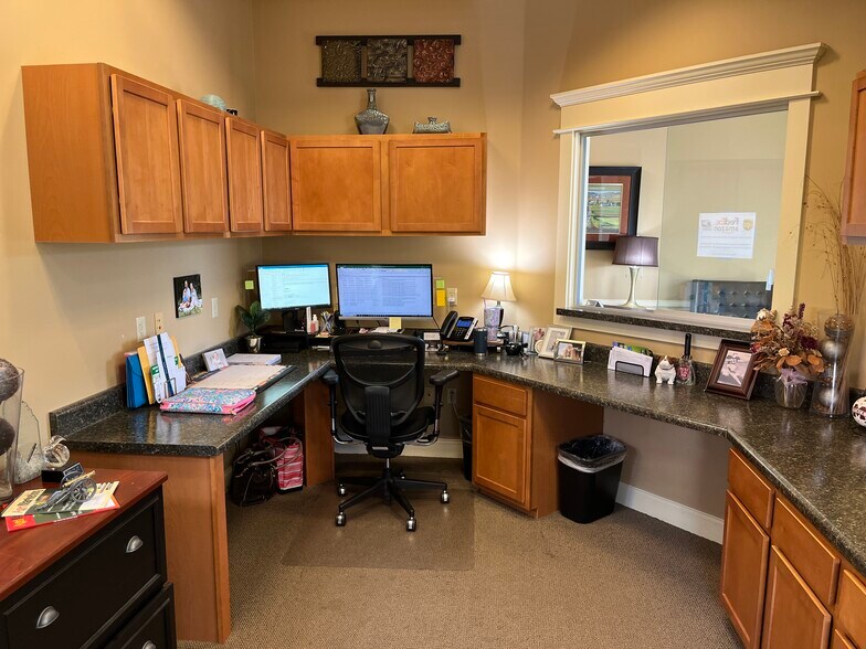 More Photos Of 1155 Halle Park Cir, Collierville Office For Lease