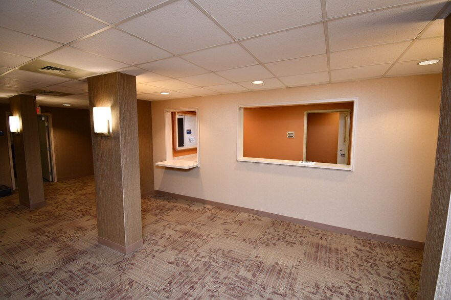 More Photos Of 305 Vine St, New Lenox Medical For Lease