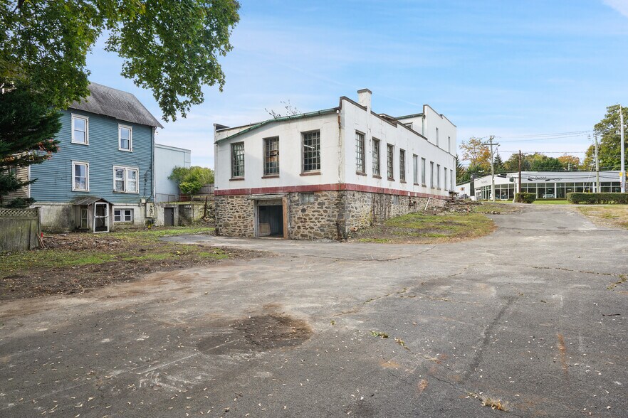 More Photos Of 246 W Putnam Ave, Greenwich Auto Dealership For Sale