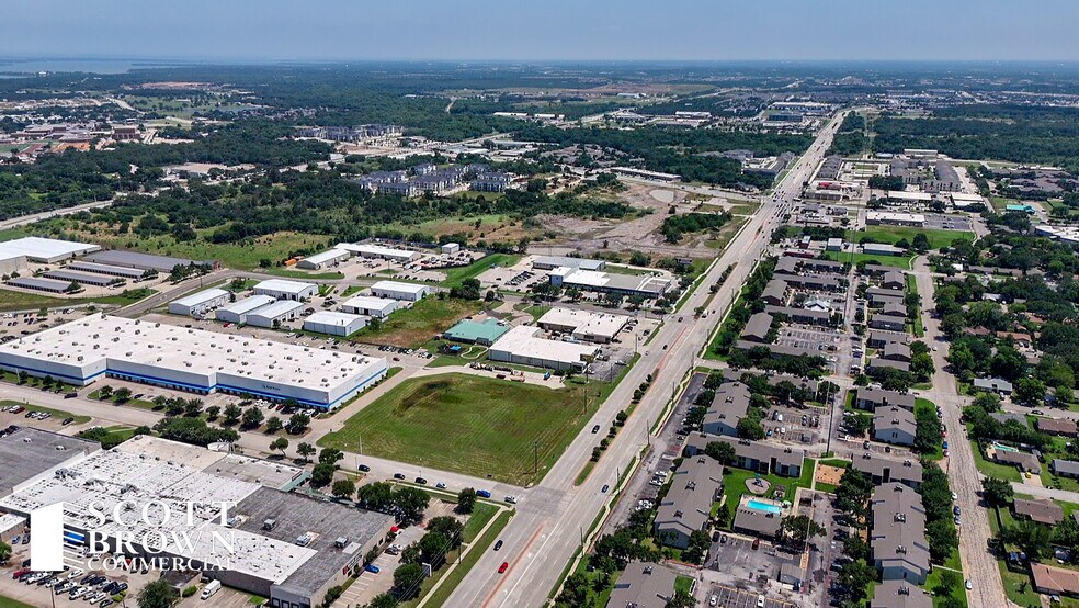More Photos Of 520 N Loop 288, Denton Showroom For Lease