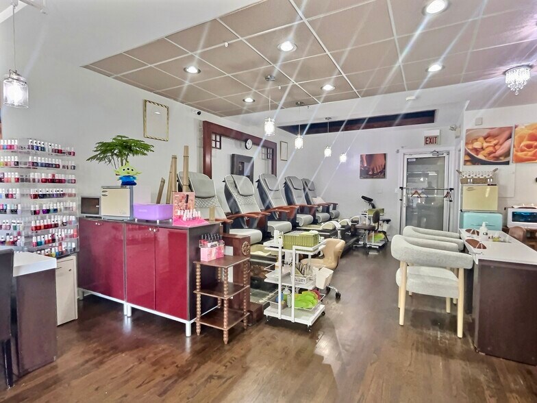 More Photos Of 1700-1702 W Belmont Ave, Chicago Storefront Retail Residential For Lease
