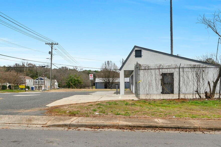 More Photos Of 2215 West Blvd, Charlotte Freestanding For Lease