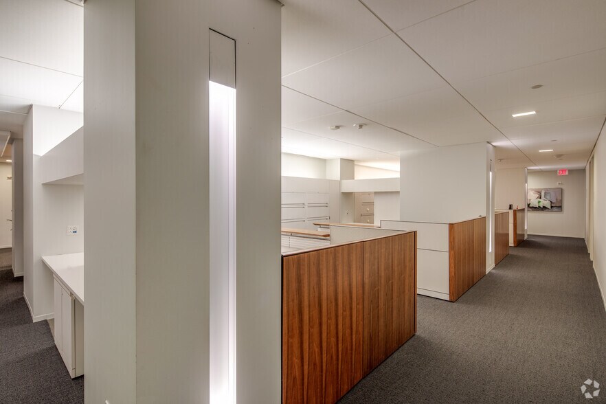 More Photos Of 2101 L St NW, Washington Office For Lease