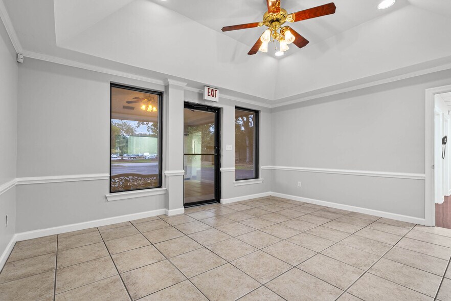 More Photos Of 3664 College Ln S, Mobile Medical For Sale