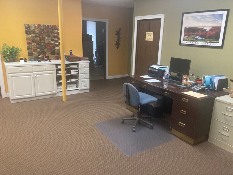 More Photos Of 85 Market St, Elgin Office For Sale
