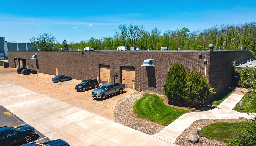 More Photos Of 5800 Harper Rd, Solon Distribution For Lease