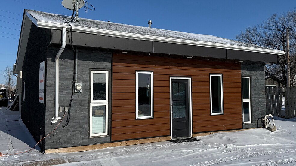 Primary Photo Of 833 Dugald Rd, Winnipeg Industrial For Sale