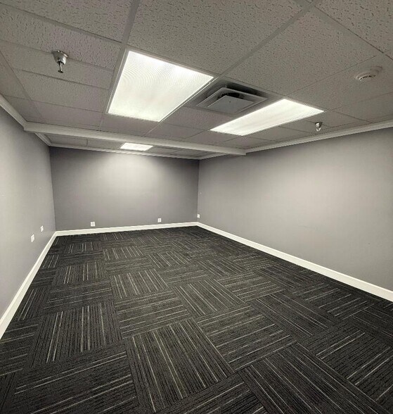 More Photos Of 231 E 13th St, Waynesboro Distribution For Lease