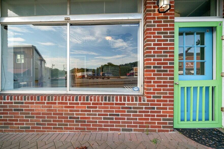 More Photos Of 108 N Main St, Ellijay Storefront Retail Residential For Sale