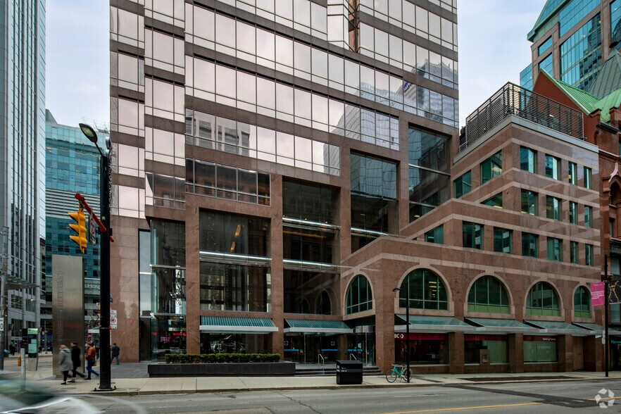 More Photos Of 1 Queen St E, Toronto Office For Lease