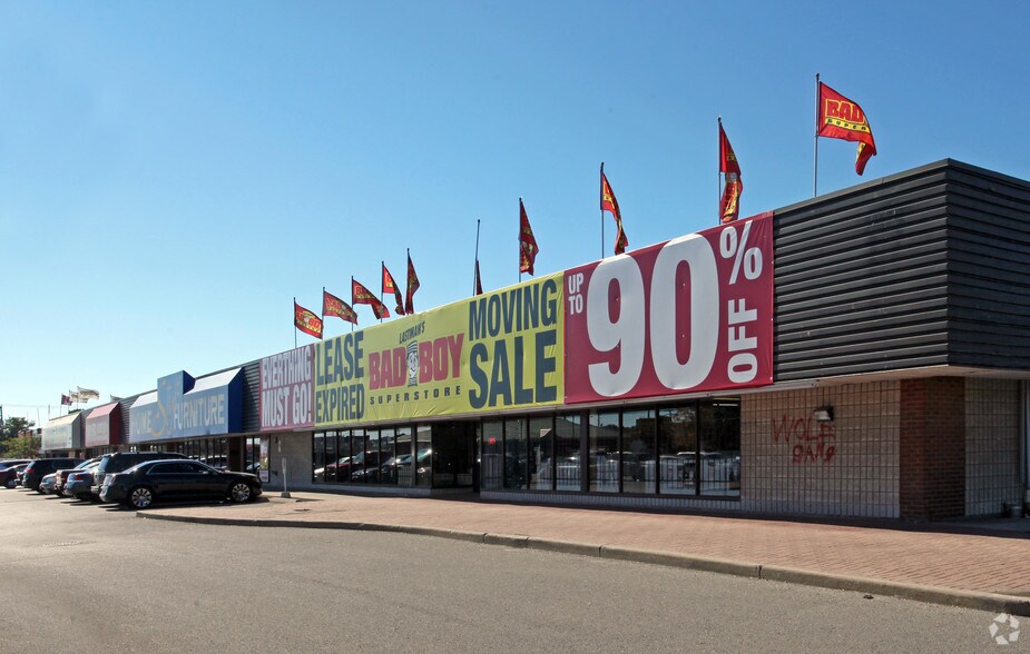 More Photos Of 1540 Dundas St E, Whitby General Retail For Lease
