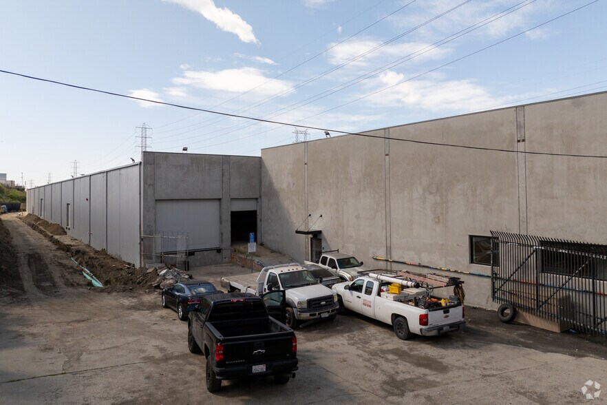 More Photos Of 2552-2556 E Olympic Blvd, Los Angeles Manufacturing For Lease
