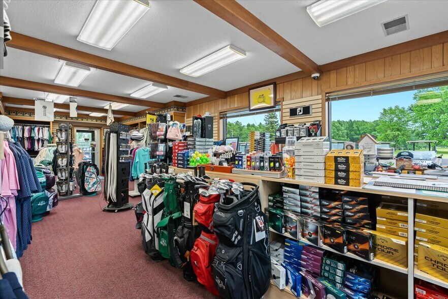 More Photos Of 9512 E Lippincott Blvd, Davison Golf Course Driving Range For Sale