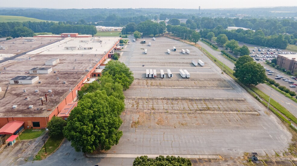 More Photos Of 401 W Hanes Mill Rd, Winston-Salem Manufacturing For Lease