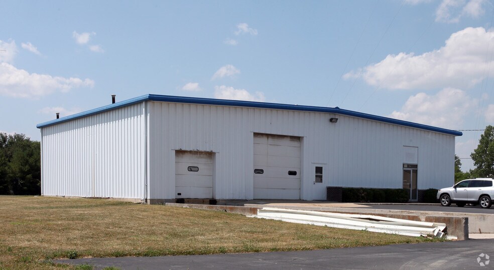 More Photos Of 695 Industrial Dr, Franklin Warehouse For Lease