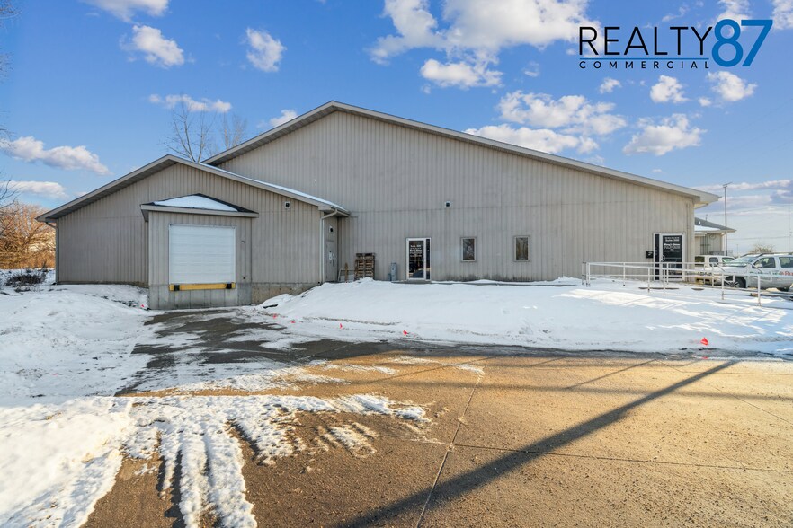 More Photos Of 266 Blairs Ferry Rd NE, Cedar Rapids Storefront For Sale