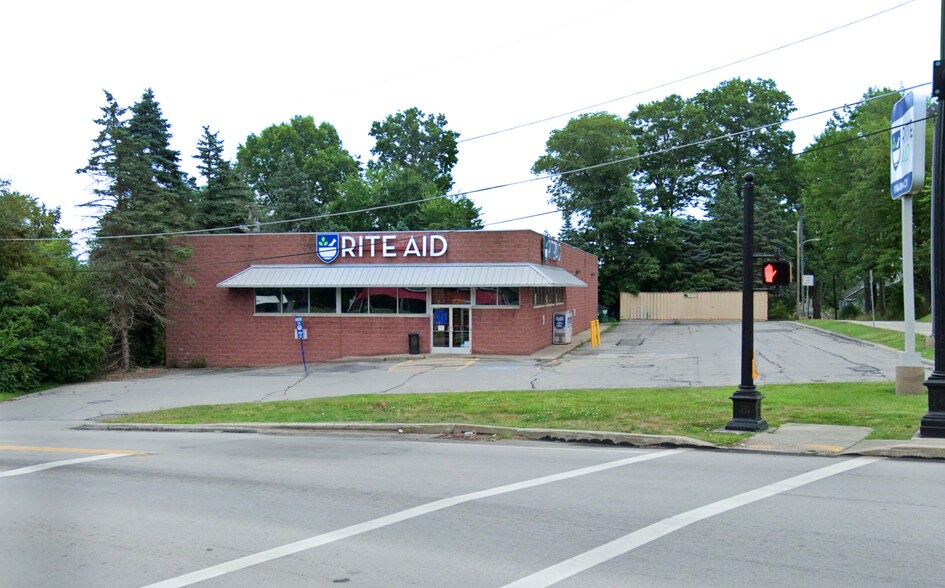 Primary Photo Of 100 Franklin St, Mercer General Retail For Sale