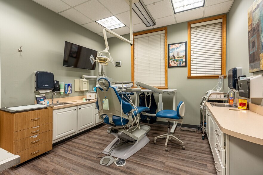 More Photos Of 3302 Grove Ave, Berwyn Medical For Sale