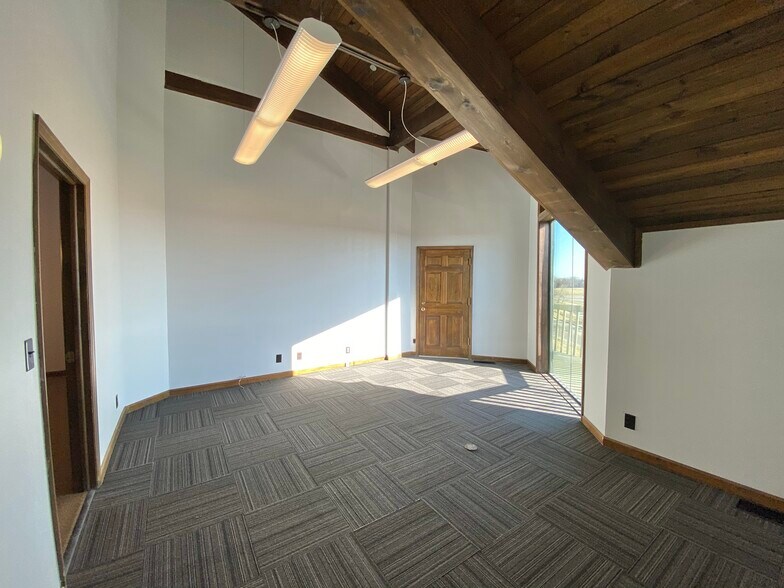 More Photos Of 5130 Hickory Point Frontage Rd, Decatur Loft Creative Space For Lease