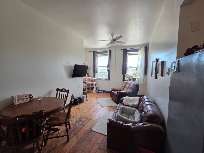 More Photos Of 4-6 Sykes St N, Meaford Apartments For Sale