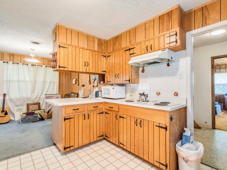 More Photos Of 12900 Lowden Ln, Manchaca Specialty For Lease