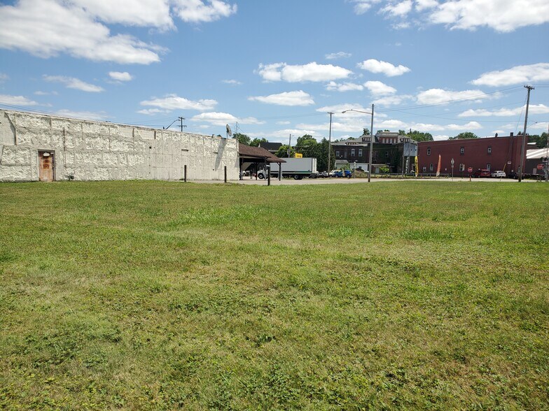 More Photos Of 110 Railroad St, Cambridge Springs Freestanding For Sale