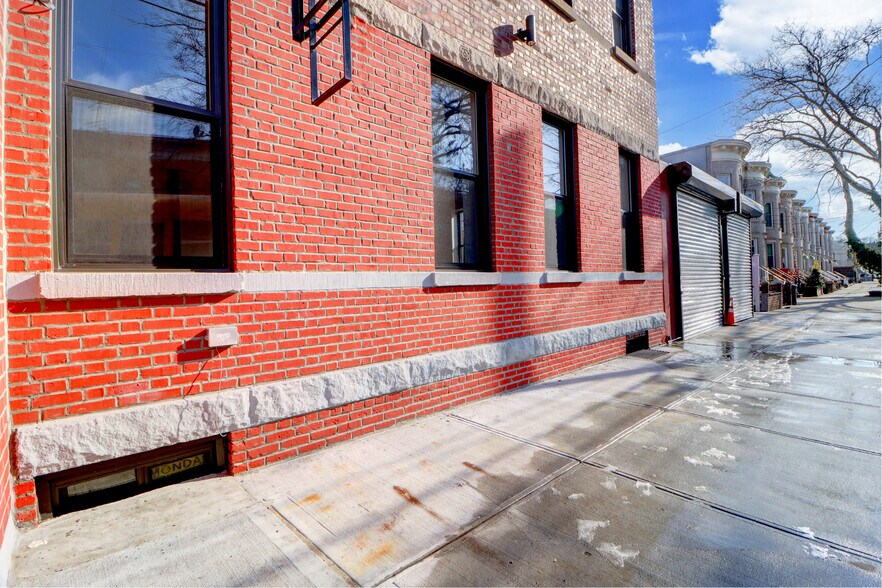 More Photos Of 7416 Cypress Hills St, Glendale Manufacturing For Sale