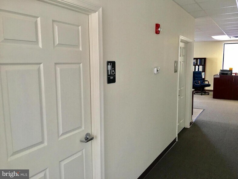 More Photos Of 240-254 Airport Rd, Winchester Light Distribution For Sale