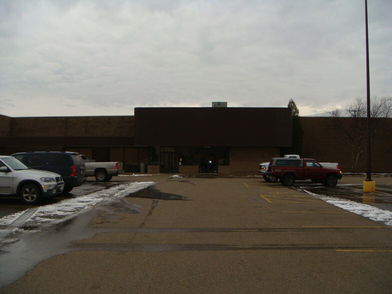 More Photos Of 1597 S Washington St, Millersburg Department Store For Sale