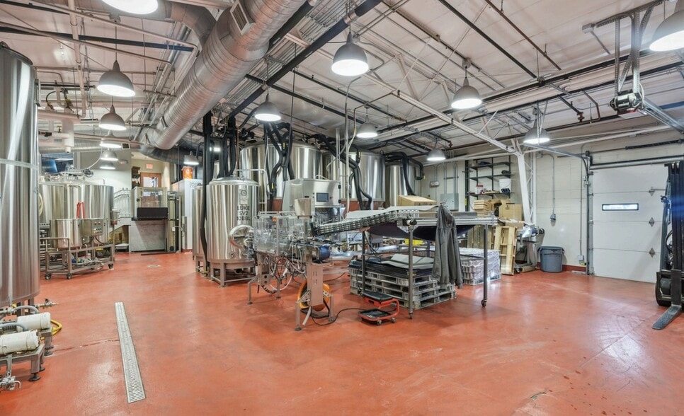 More Photos Of 706 E 23rd St, Lawrence Restaurant For Sale