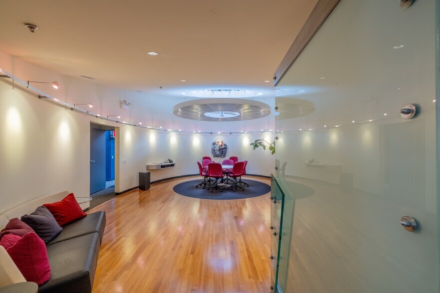 More Photos Of 21 S Racine Ave, Chicago Warehouse For Lease