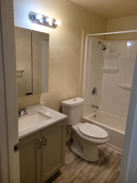 More Photos Of 16 147th Ave SE, Bellevue Apartments For Sale