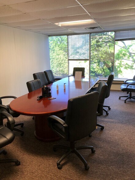 More Photos Of 2631 Merrick Rd, Bellmore Office For Lease