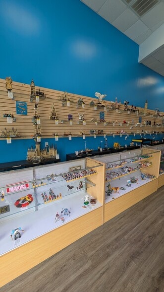 More Photos Of 2775 Tyrone Blvd N, Saint Petersburg General Retail For Lease