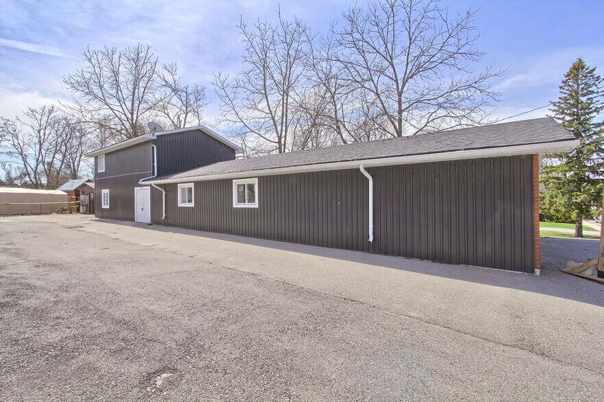 More Photos Of 395 Bay St W, Brock Office For Sale