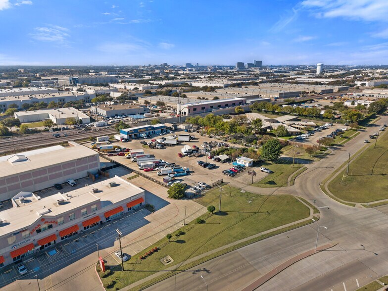 More Photos Of 3104 S Rigsbee Dr, Plano Industrial For Sale