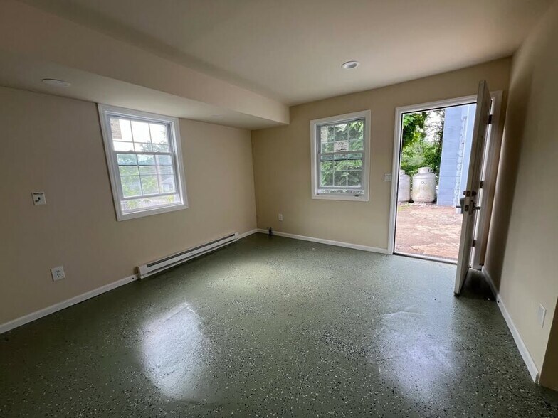 More Photos Of 227 Union Ave, New Windsor Township Contractor Storage Yard For Lease