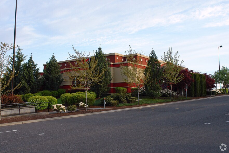 More Photos Of 9880 SE Washington St, Portland Restaurant For Sale