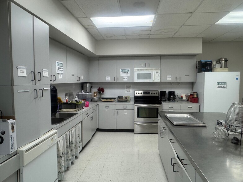 More Photos Of 3710 Highway 6 S, Houston Schools For Sale